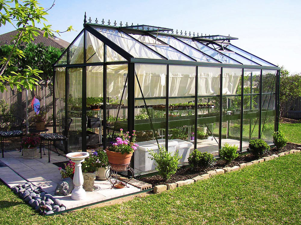 Side view of an Exaco Janssens Royal Victorian VI34 Greenhouse