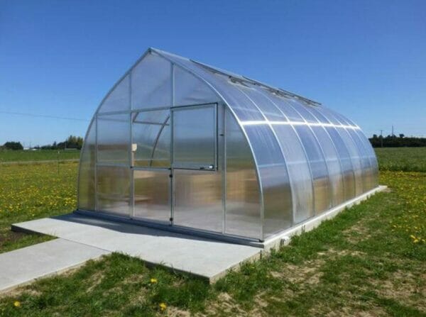 Exterior view Hoklartherm Riga XL9 greenhouse on concrete pad