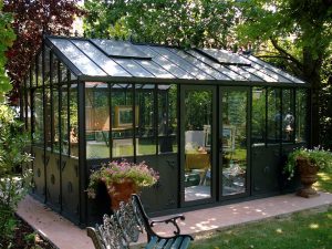 Janssens Retro Victorian VI34 in Black with decorative panels at the bottom in a garden