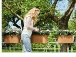 A woman between the ELHO Bridge Planters