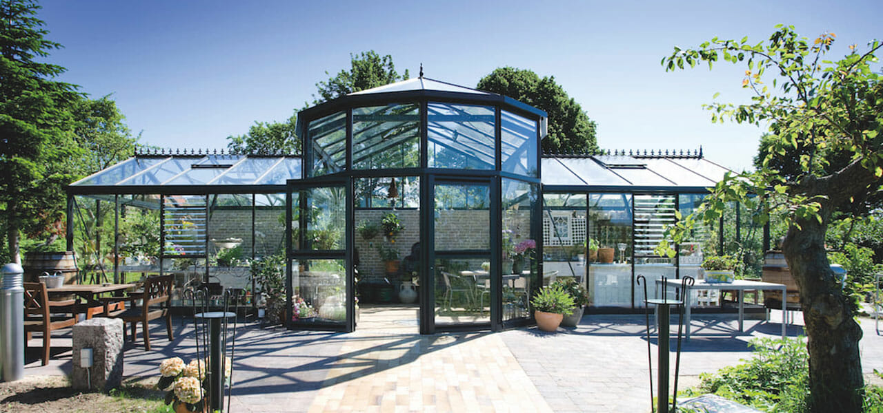 Customized Janssens Greenhouse project in a garden