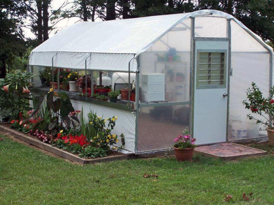 ways to warm a greenhouse without cost