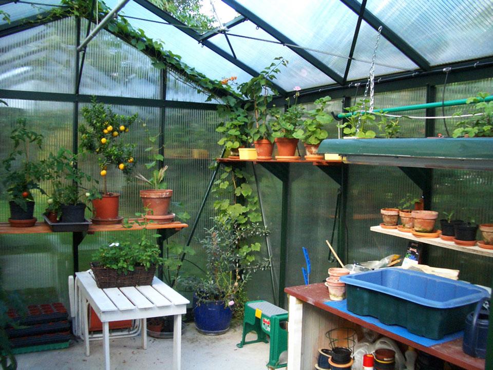 do greenhouses need heat