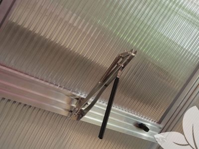 Auto opener installed on the roof vent on a Riga Greenhouse