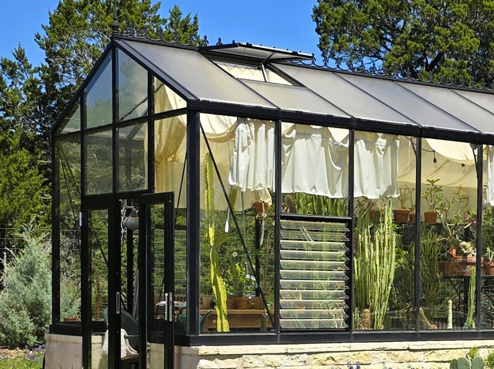 Close-up of a Janssens VI36 Hybrid greenhouse aluminum frame. 