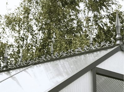 Close up of victorian decoration on top of a nelke pro greenhouse